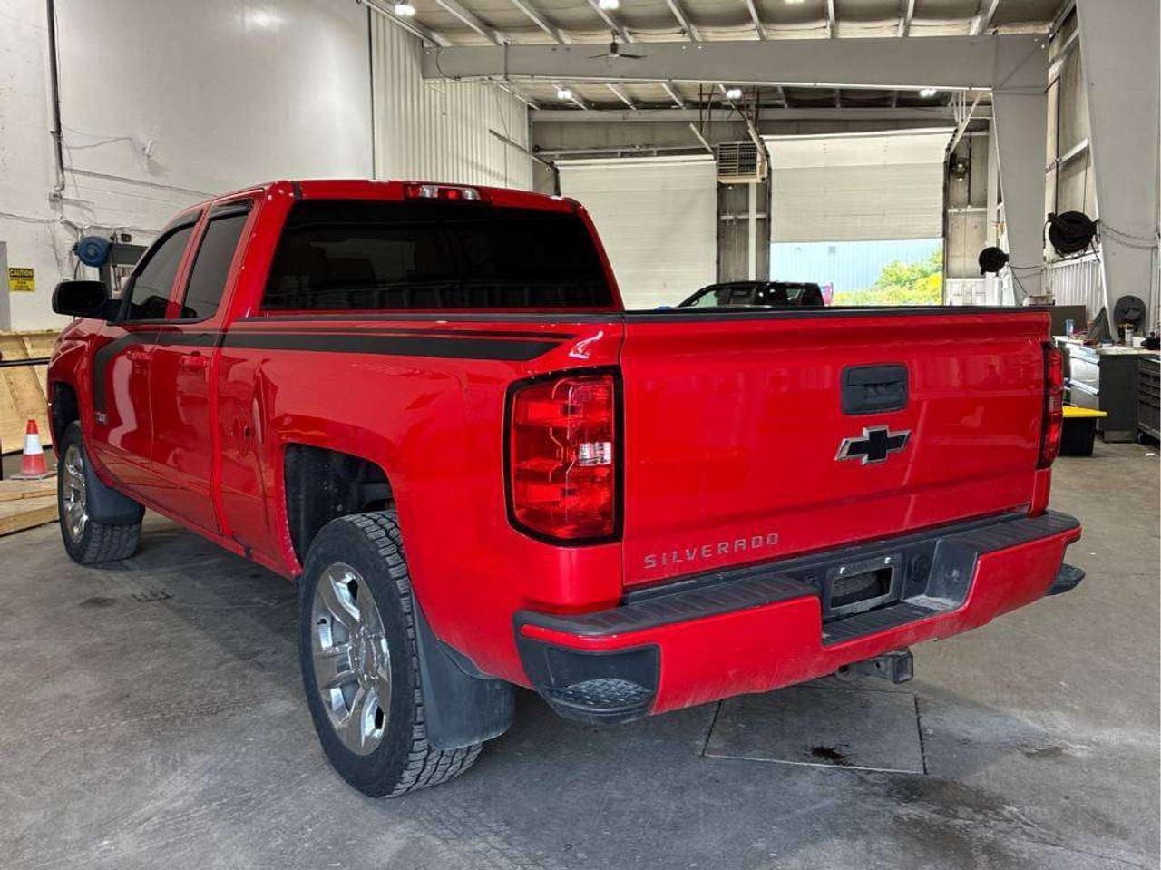 2018 Chevrolet Silverado 1500 4WD DOUBLE CAB Z71  / B/ CAMERA / CAR FAX CLN Photo