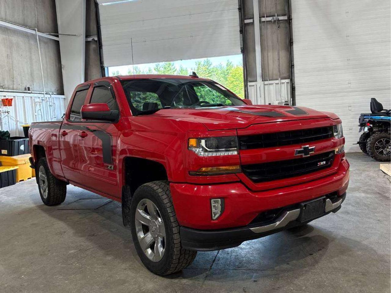 2018 Chevrolet Silverado 1500 4WD DOUBLE CAB Z71  / B/ CAMERA / CAR FAX CLN Photo5