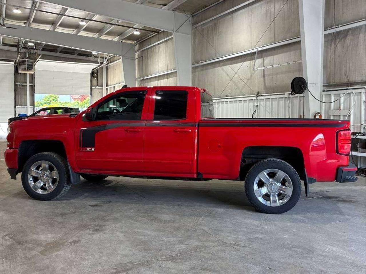 2018 Chevrolet Silverado 1500 4WD DOUBLE CAB Z71  / B/ CAMERA / CAR FAX CLN Photo