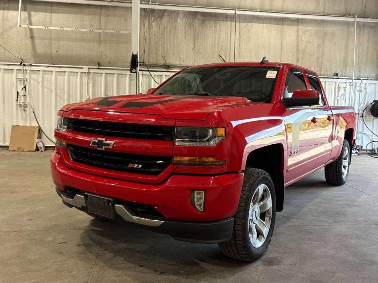 2018 Chevrolet Silverado 1500 4WD DOUBLE CAB Z71  / B/ CAMERA / CAR FAX CLN Photo