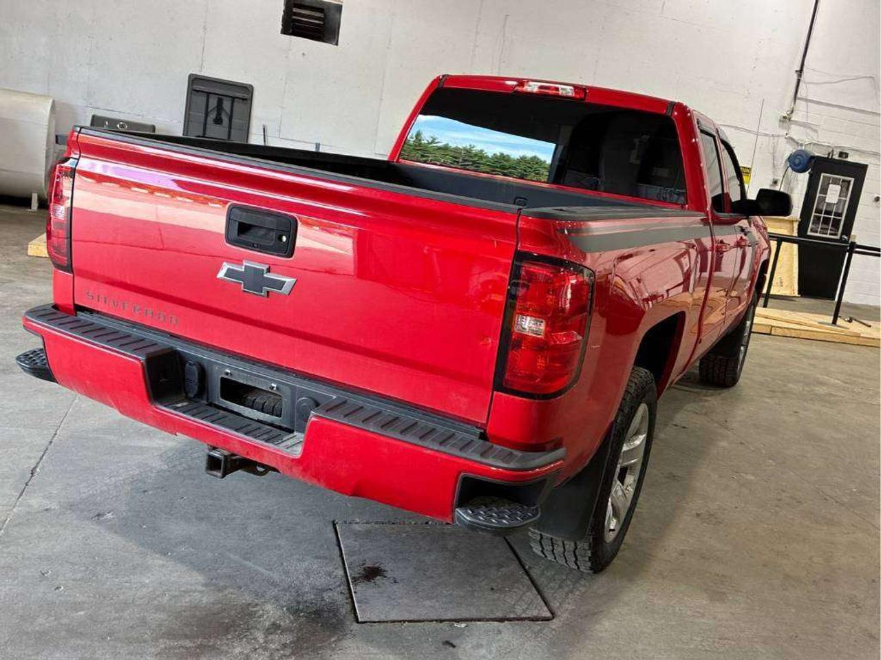 2018 Chevrolet Silverado 1500 4WD DOUBLE CAB Z71  / B/ CAMERA / CAR FAX CLN Photo3