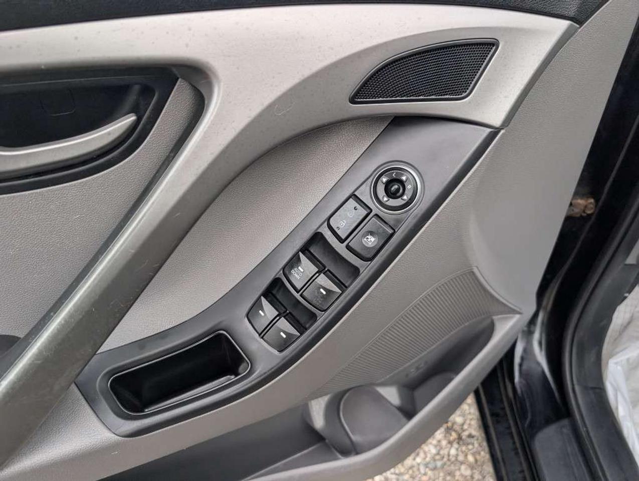 2016 Hyundai Elantra L Photo