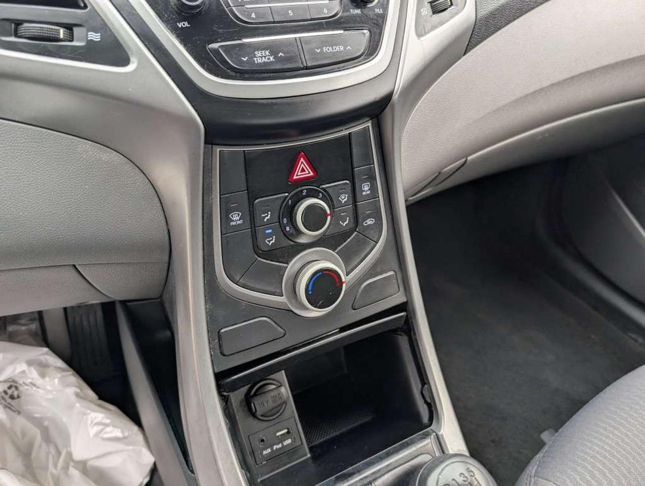 2016 Hyundai Elantra L Photo