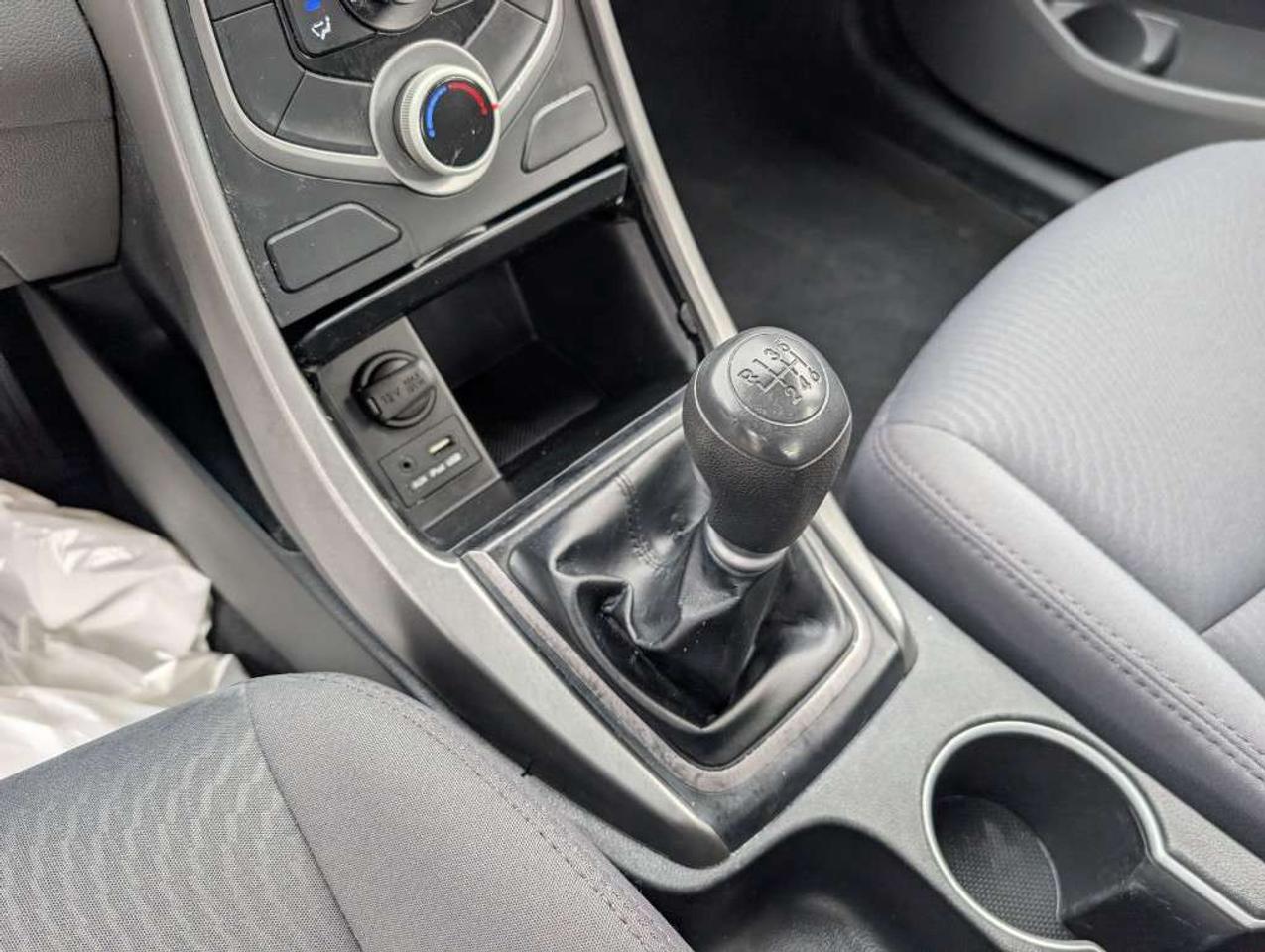 2016 Hyundai Elantra L Photo