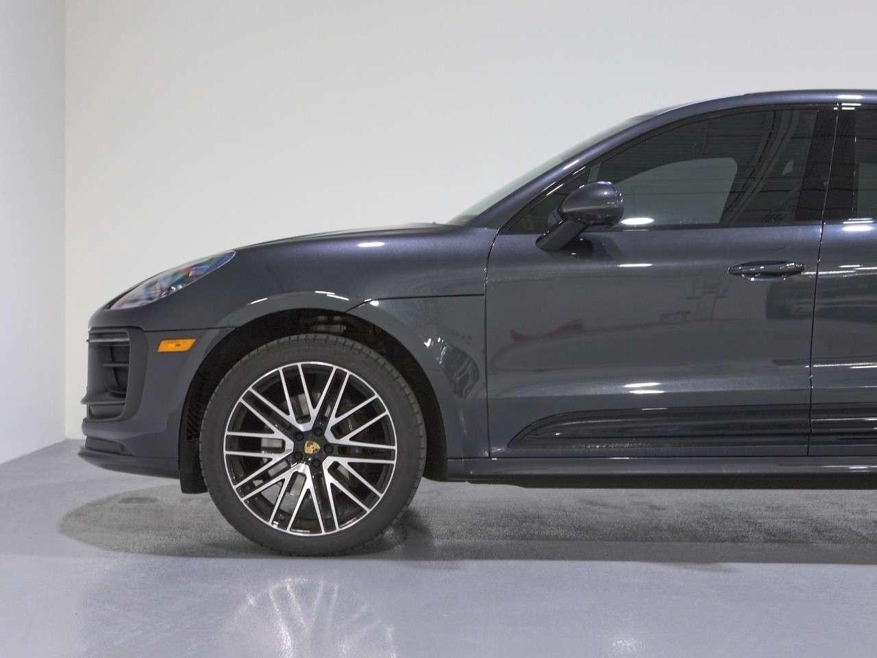 2024 Porsche Macan S AWD Photo