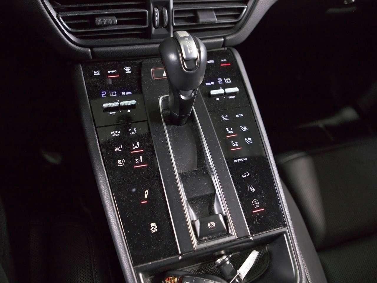 2024 Porsche Macan S AWD Photo