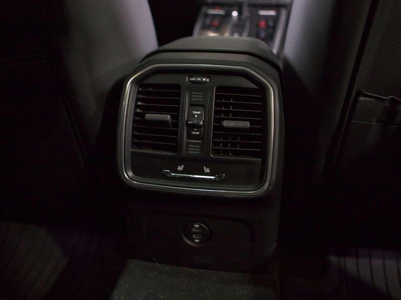 2024 Porsche Macan S AWD Photo