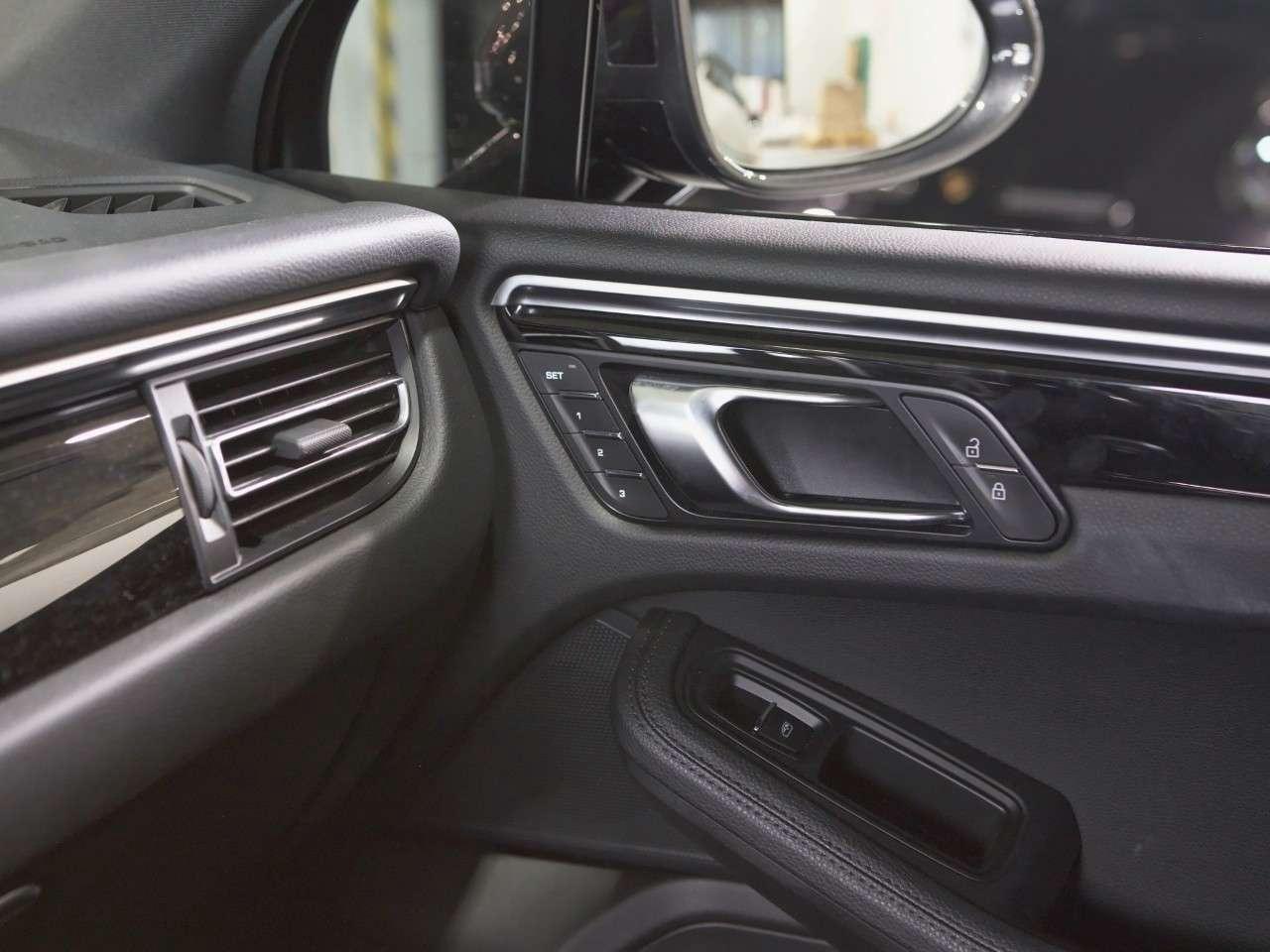 2024 Porsche Macan S AWD Photo