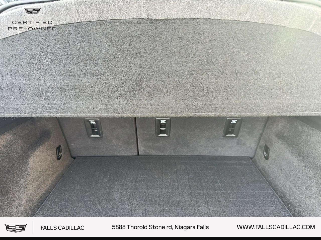 2024 Cadillac XT4 Sport SUNROOF,H.STEERING Photo