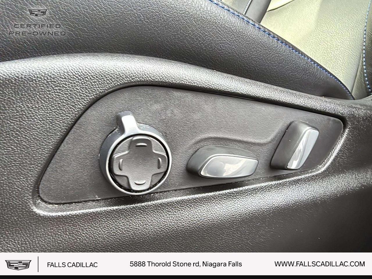 2024 Cadillac XT4 Sport SUNROOF,H.STEERING Photo