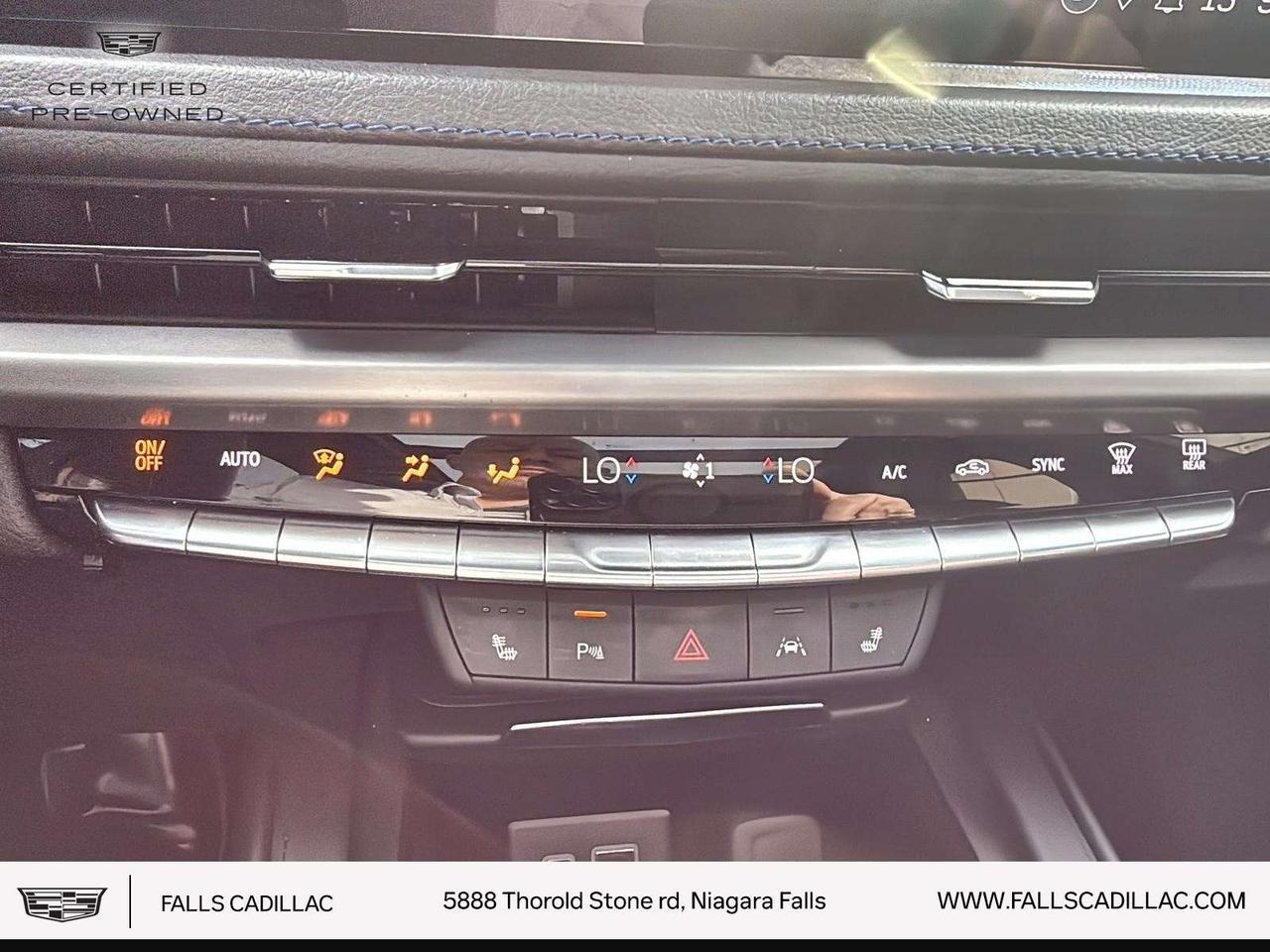 2024 Cadillac XT4 Sport SUNROOF,H.STEERING Photo