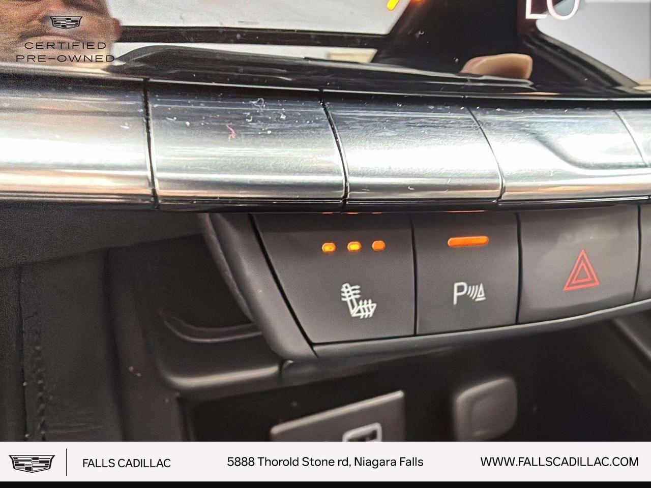 2024 Cadillac XT4 Sport SUNROOF,H.STEERING Photo