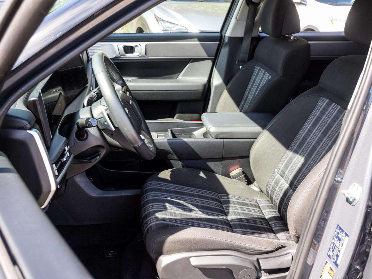 2026 Hyundai Santa Fe HYBRID   1owner, Off Lease, LOW KMS Photo