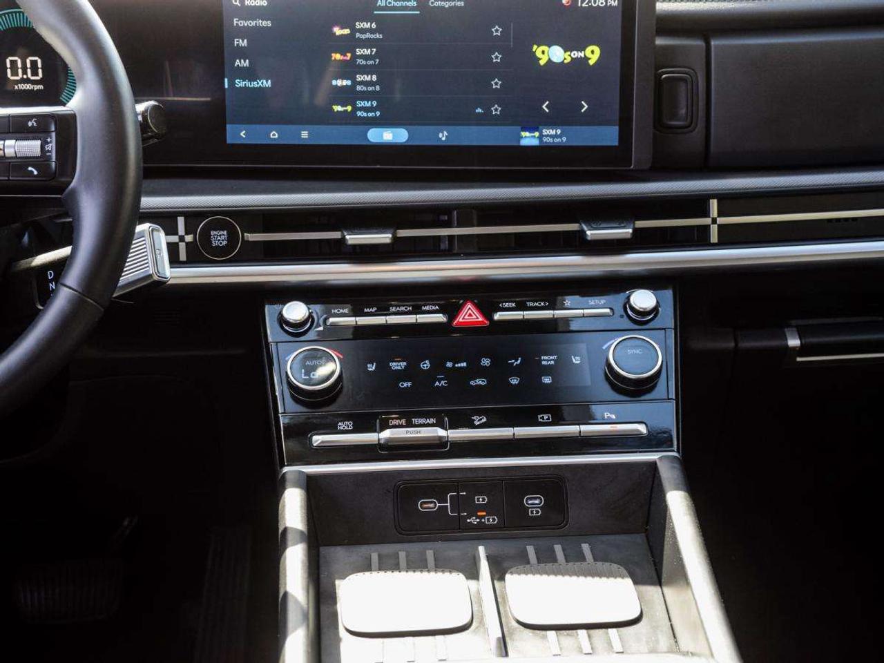 2026 Hyundai Santa Fe HYBRID   1owner, Off Lease, LOW KMS Photo