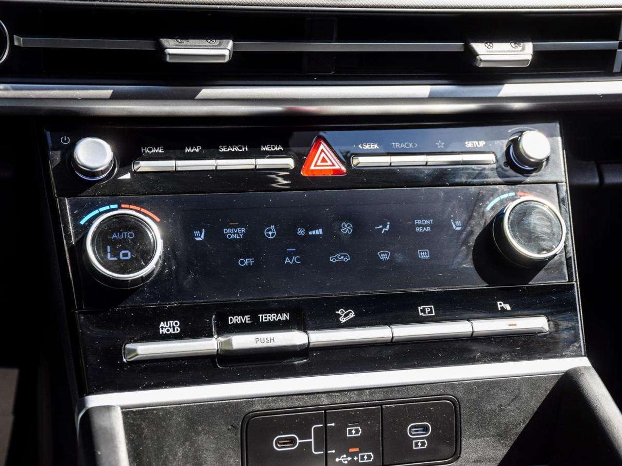 2026 Hyundai Santa Fe HYBRID   1owner, Off Lease, LOW KMS Photo