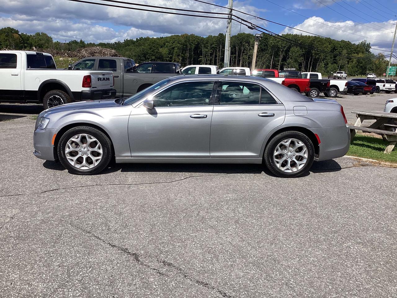 2017 Chrysler 300 300C Platinum AWD Photo2