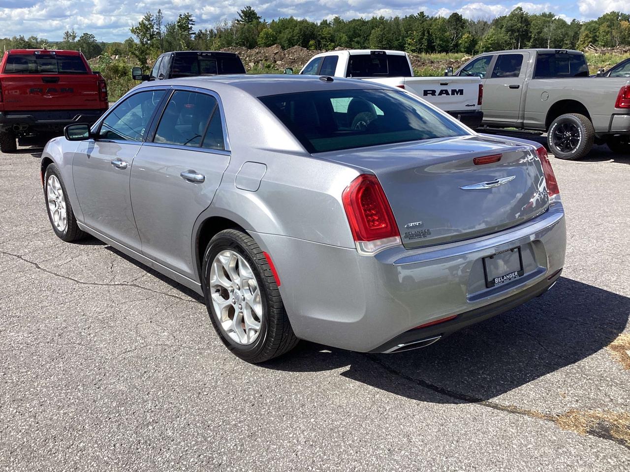 2017 Chrysler 300 300C Platinum AWD Photo