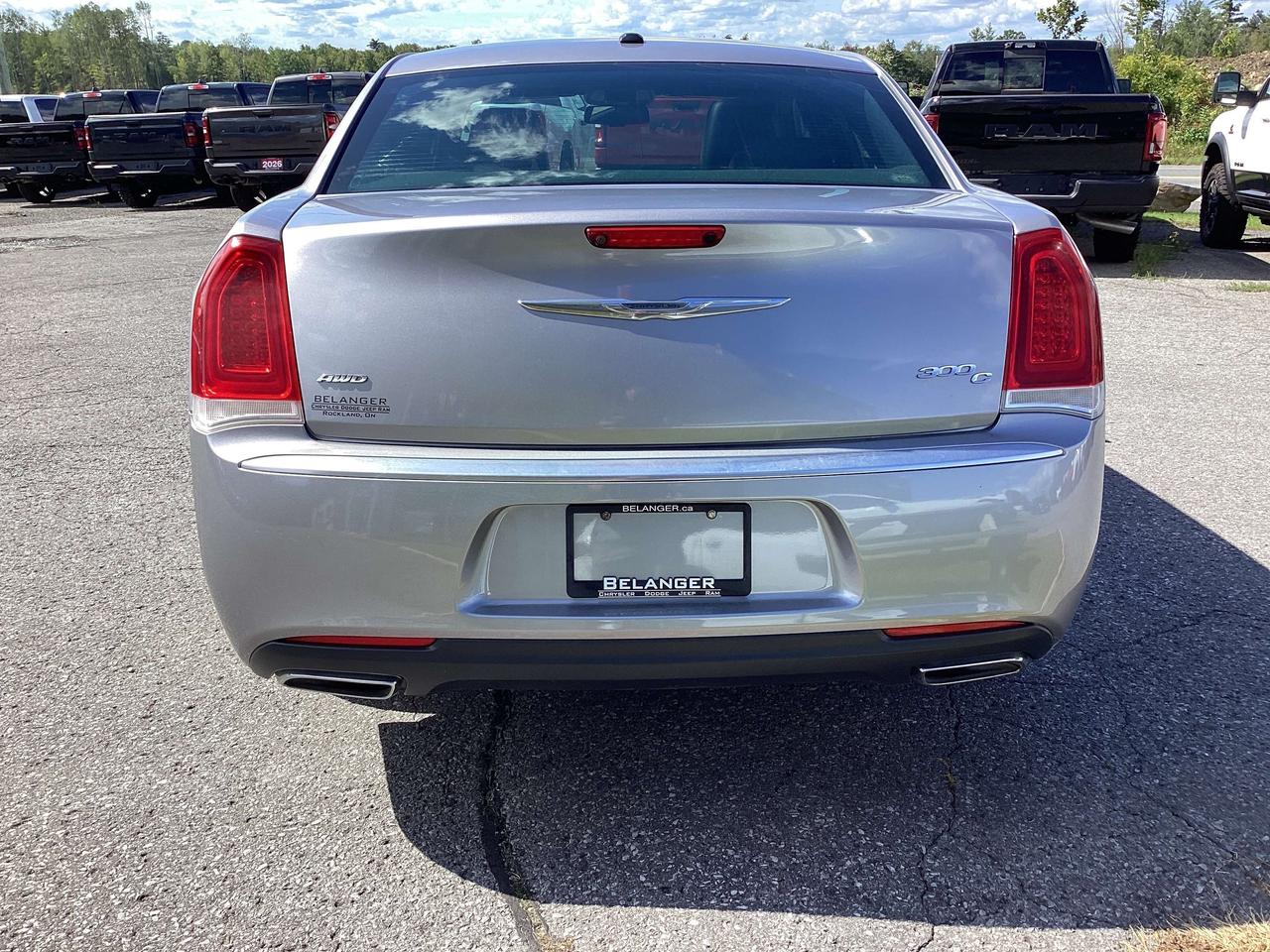 2017 Chrysler 300 300C Platinum AWD Photo
