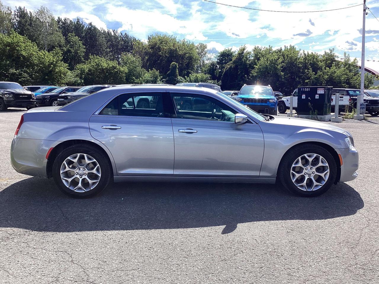 2017 Chrysler 300 300C Platinum AWD Photo