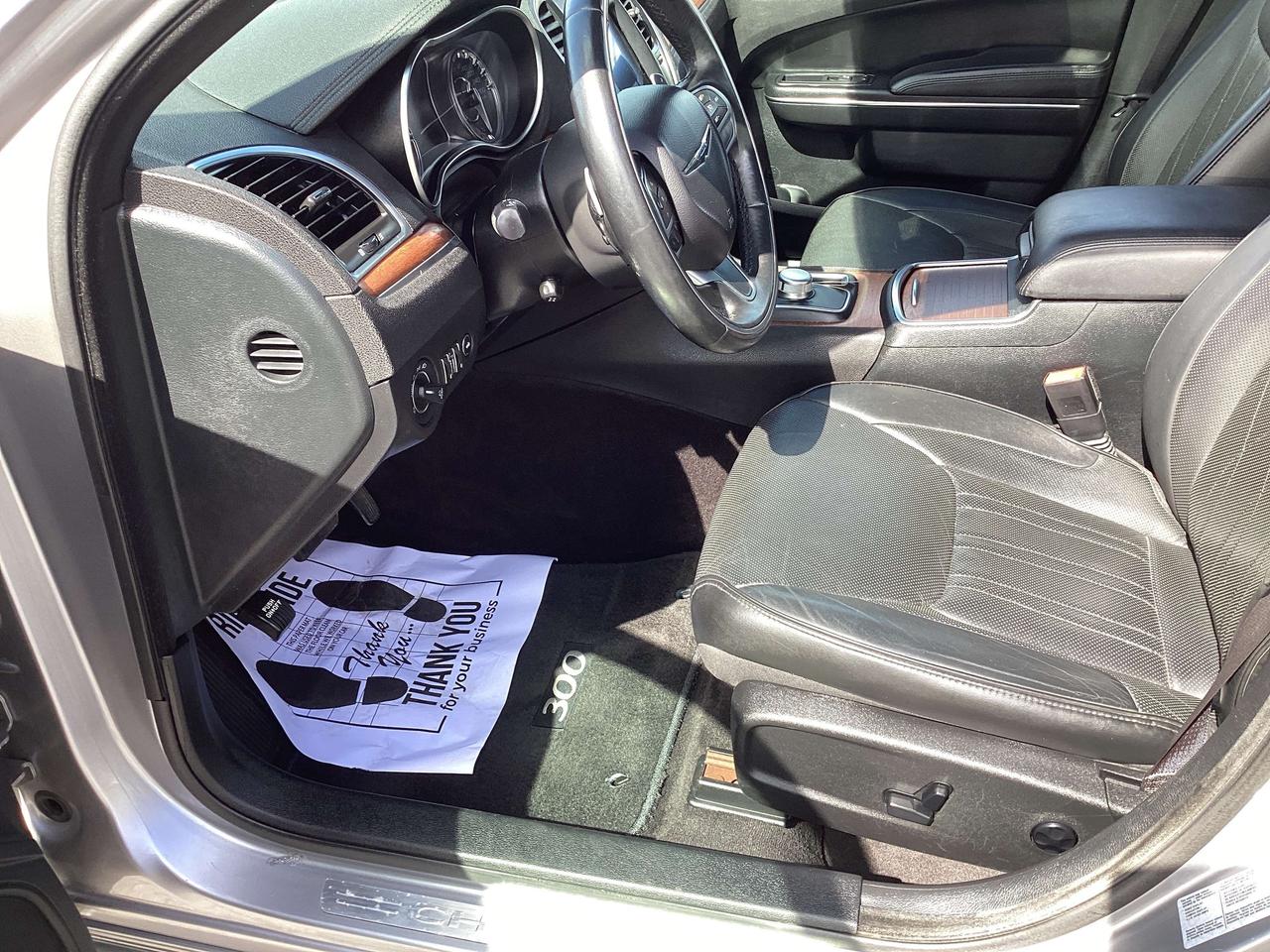 2017 Chrysler 300 300C Platinum AWD Photo