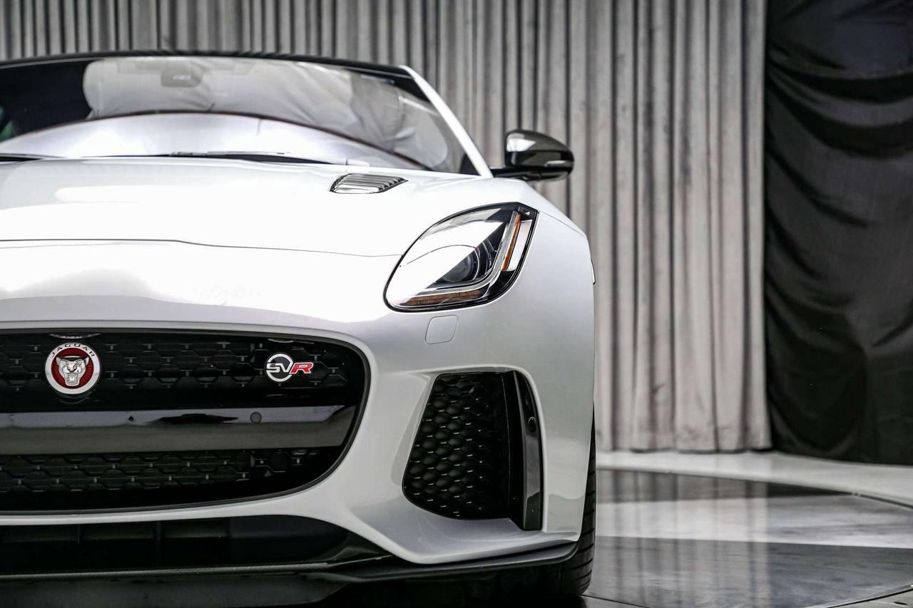 2017 Jaguar F-Type SVR AWD V8 SC 575HP CARBONCERAMIC NOACCIDENTS Photo