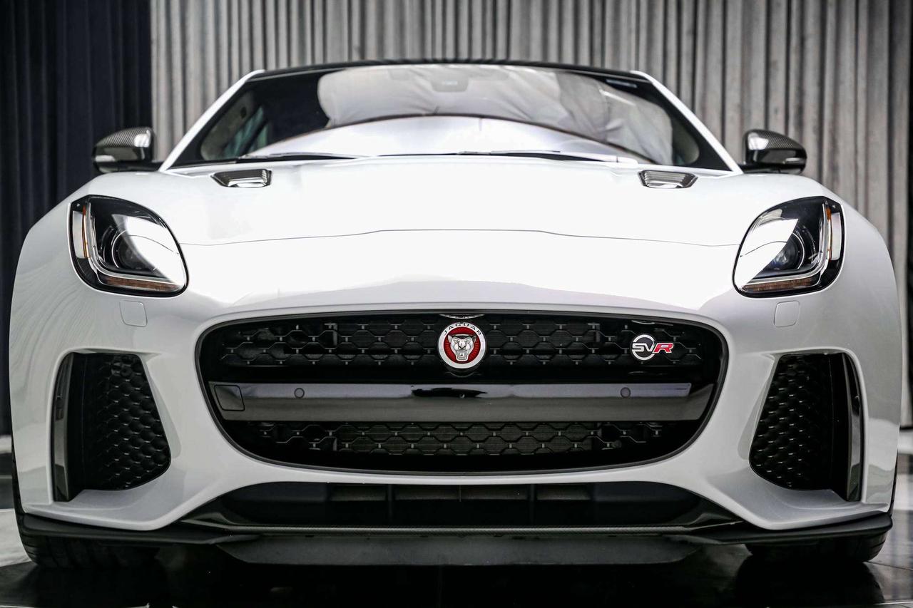2017 Jaguar F-Type SVR AWD V8 SC 575HP CARBONCERAMIC NOACCIDENTS Photo