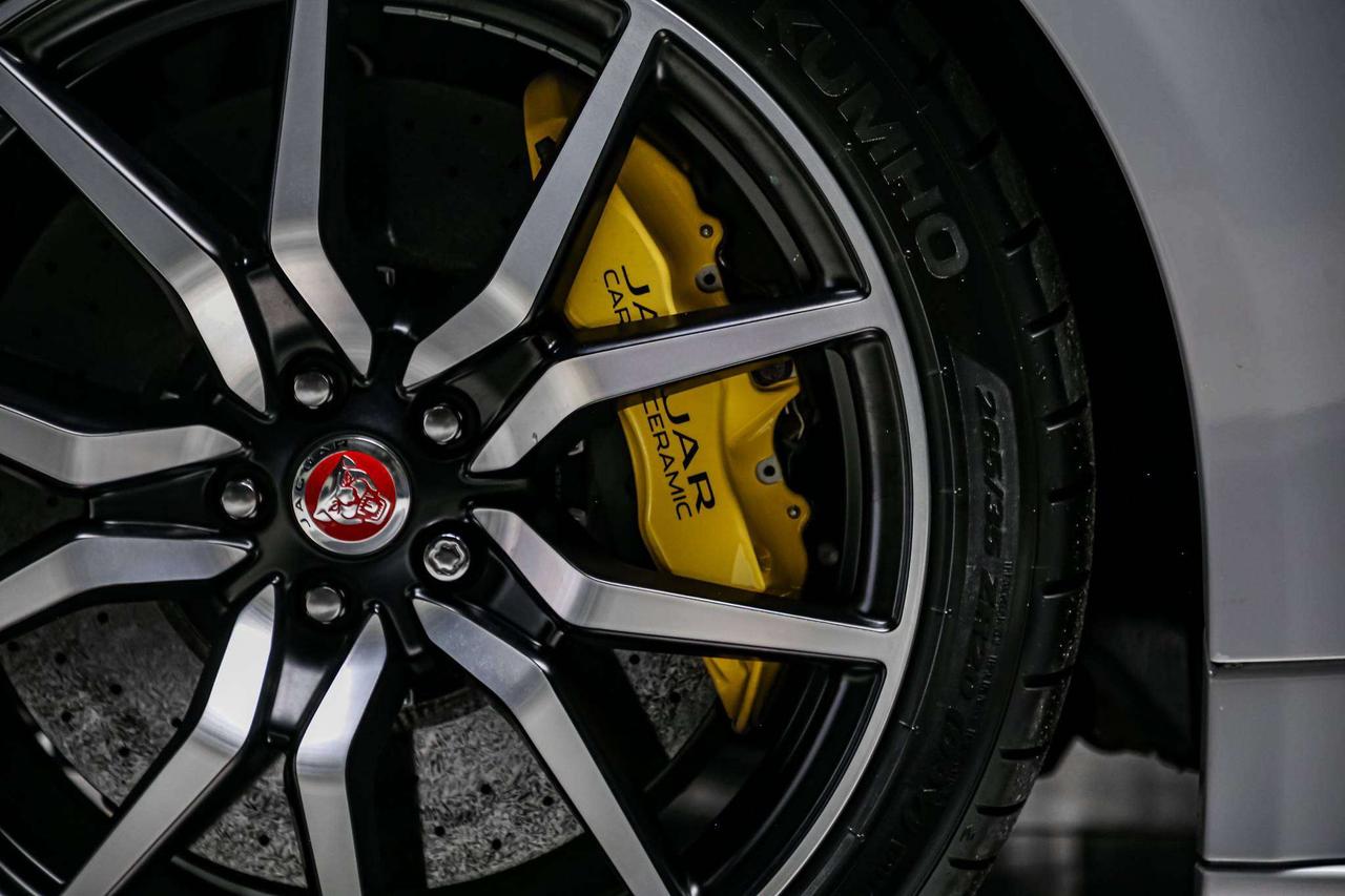 2017 Jaguar F-Type SVR AWD V8 SC 575HP CARBONCERAMIC NOACCIDENTS Photo