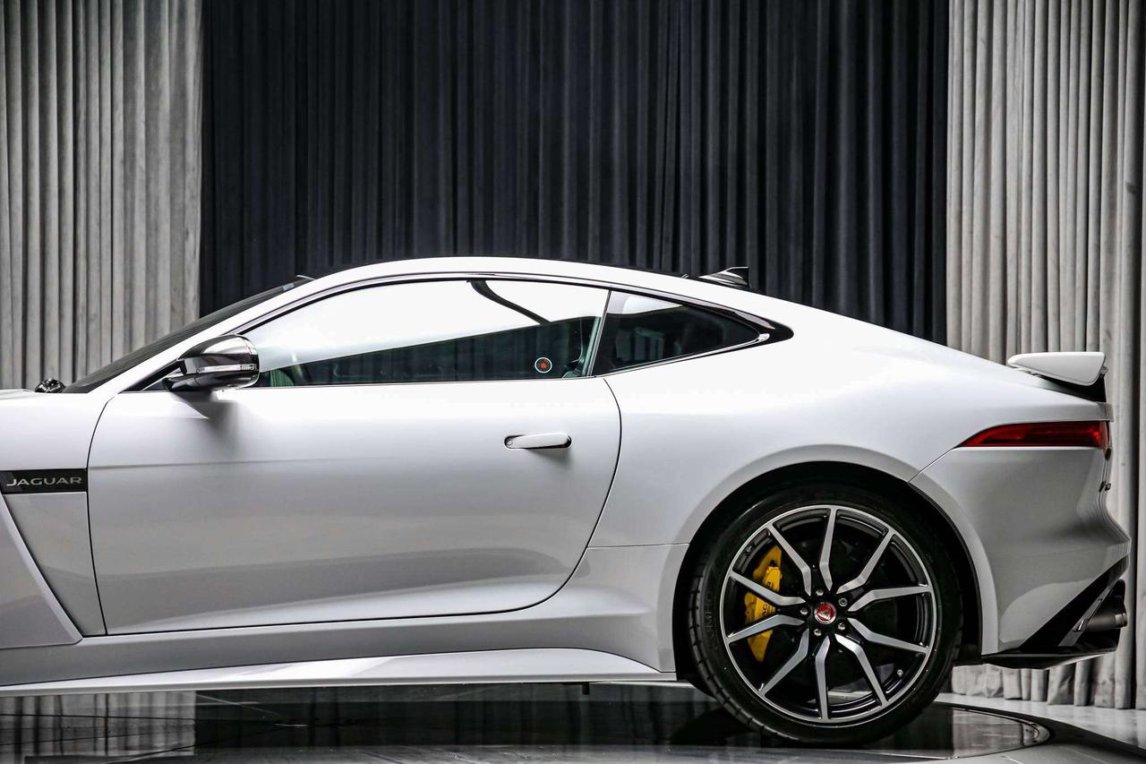 2017 Jaguar F-Type SVR AWD V8 SC 575HP CARBONCERAMIC NOACCIDENTS Photo