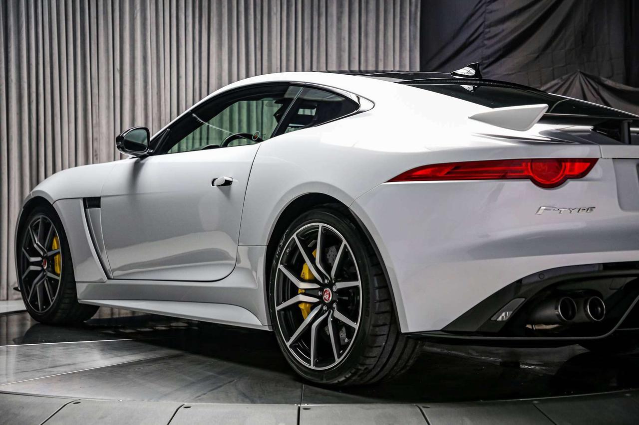 2017 Jaguar F-Type SVR AWD V8 SC 575HP CARBONCERAMIC NOACCIDENTS Photo