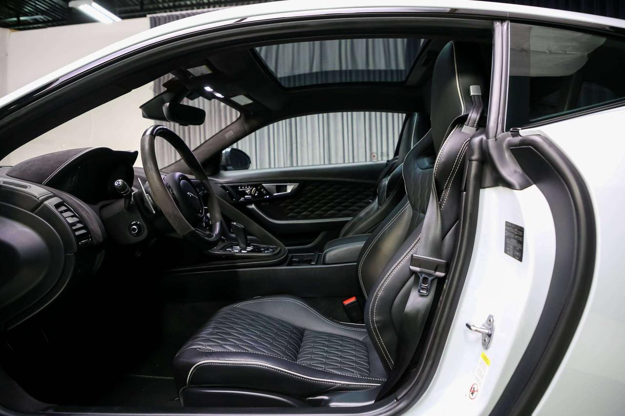 2017 Jaguar F-Type SVR AWD V8 SC 575HP CARBONCERAMIC NOACCIDENTS Photo