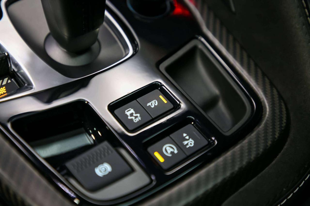 2017 Jaguar F-Type SVR AWD V8 SC 575HP CARBONCERAMIC NOACCIDENTS Photo