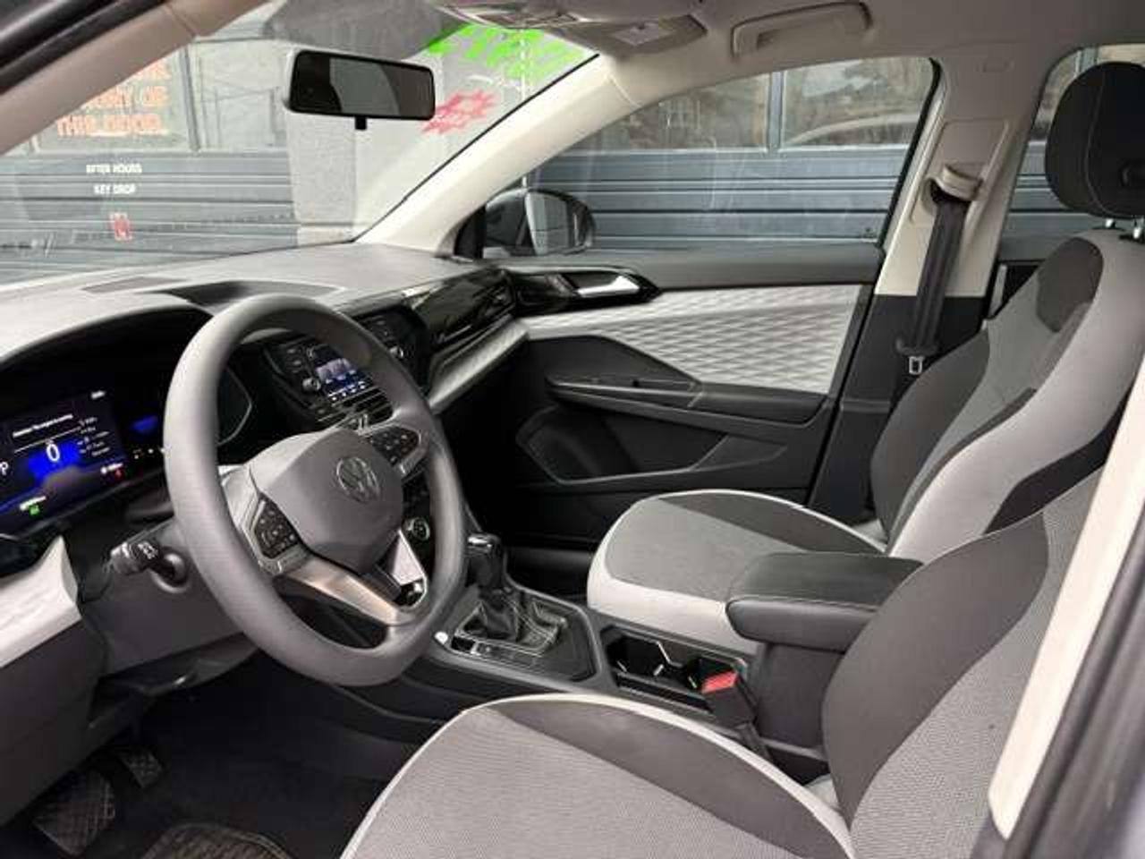 2022 Volkswagen Taos Trendline, ONE OWNER, ACCIDENT FREE, ECONOMY!! Photo2