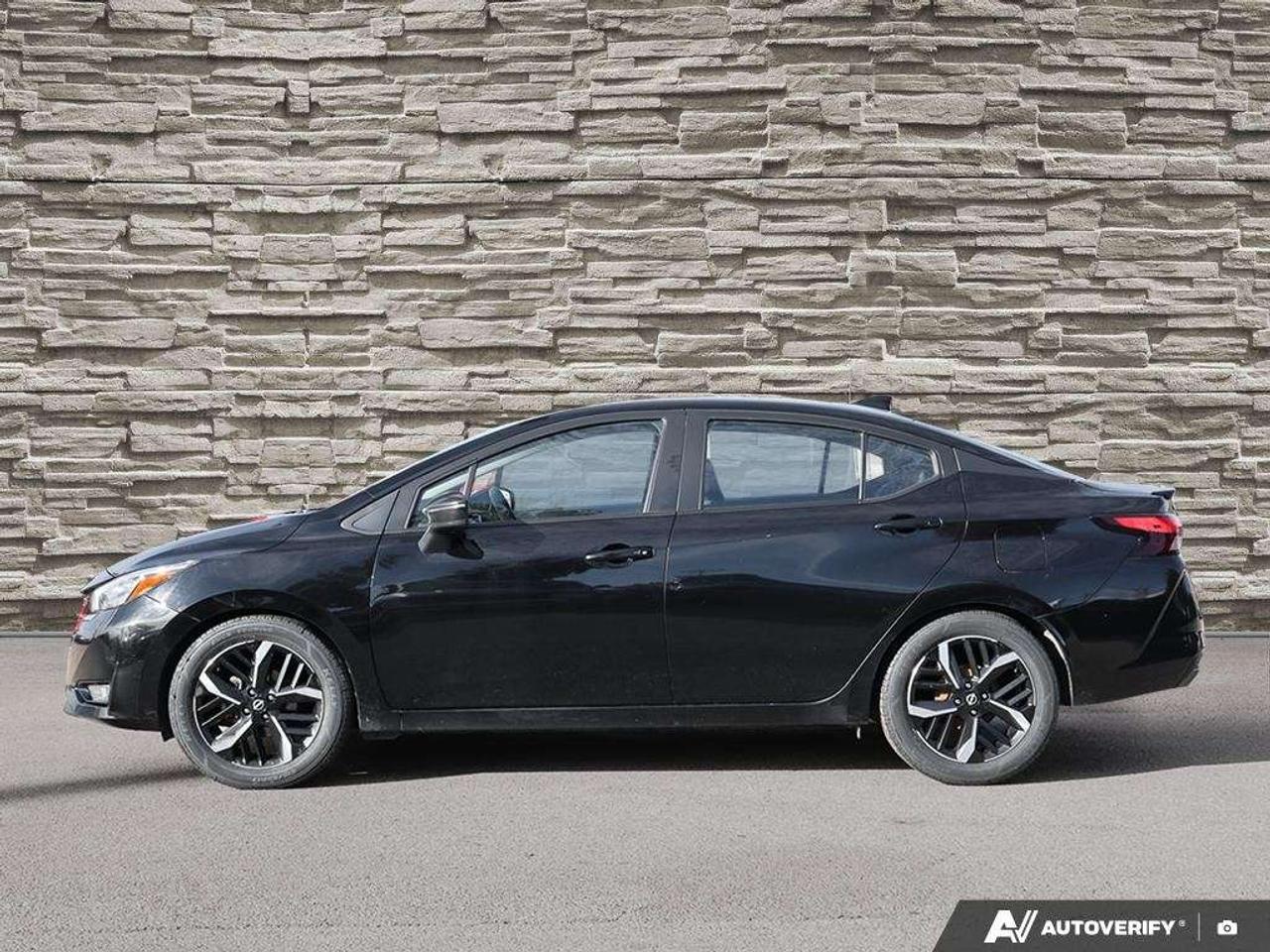 2024 Nissan Versa SR Photo