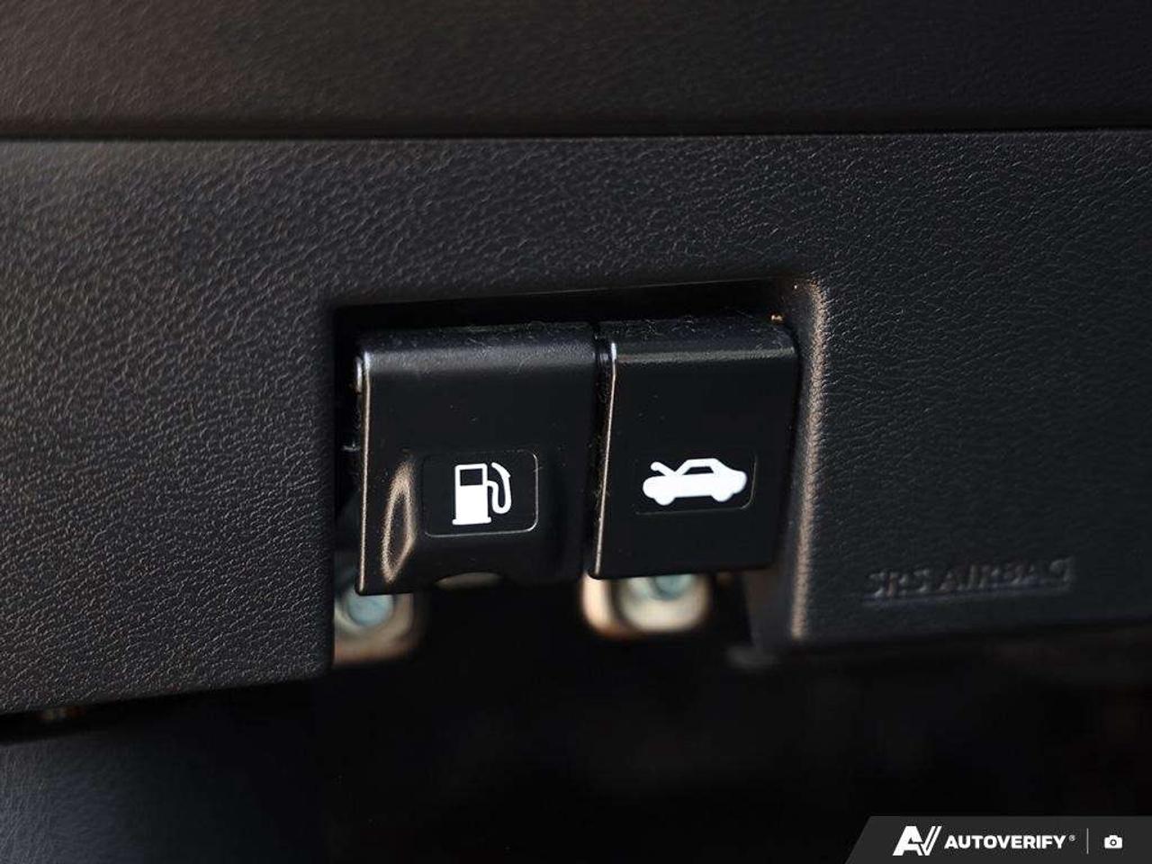 2024 Nissan Versa SR Photo
