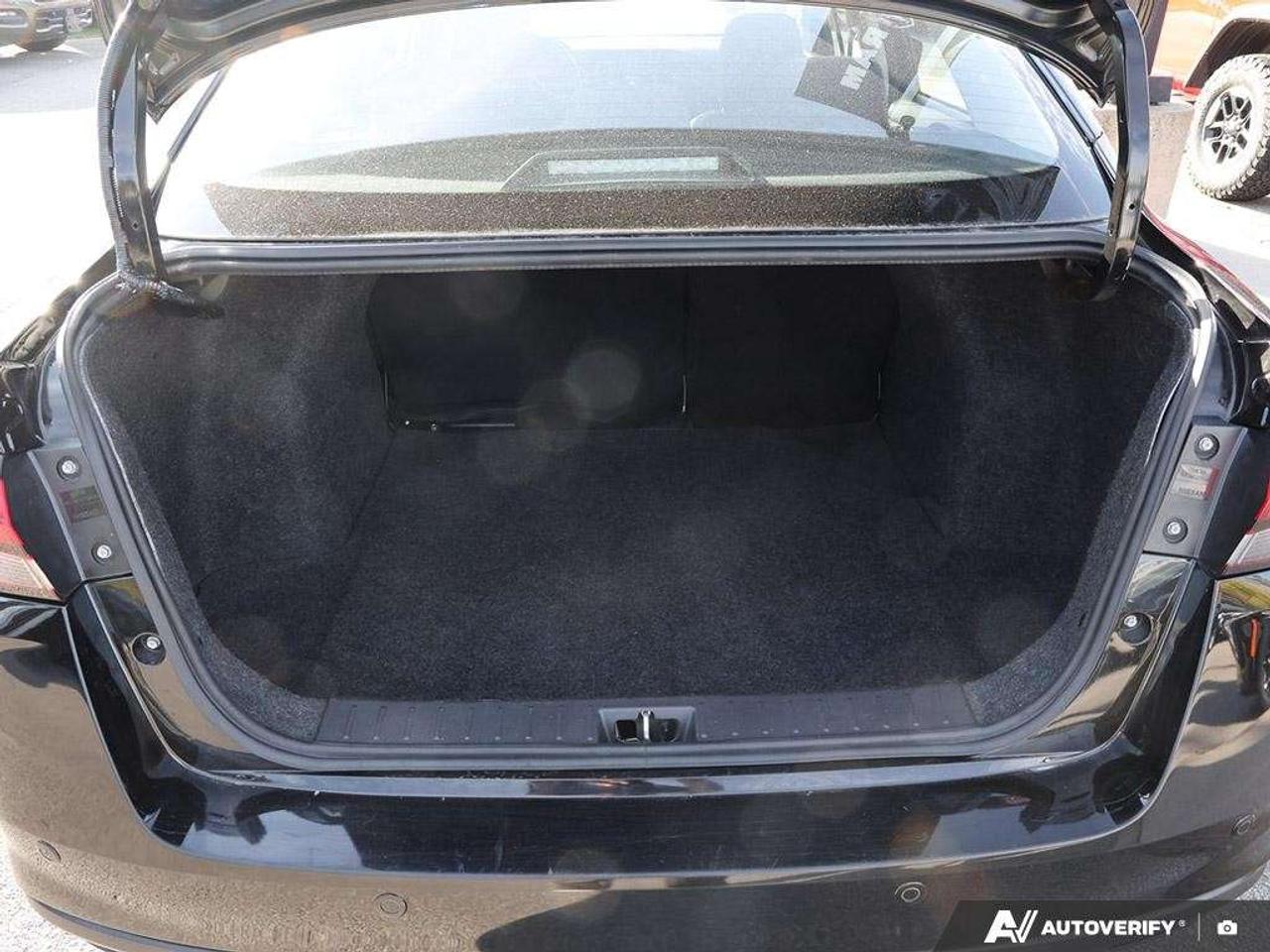 2024 Nissan Versa SR Photo