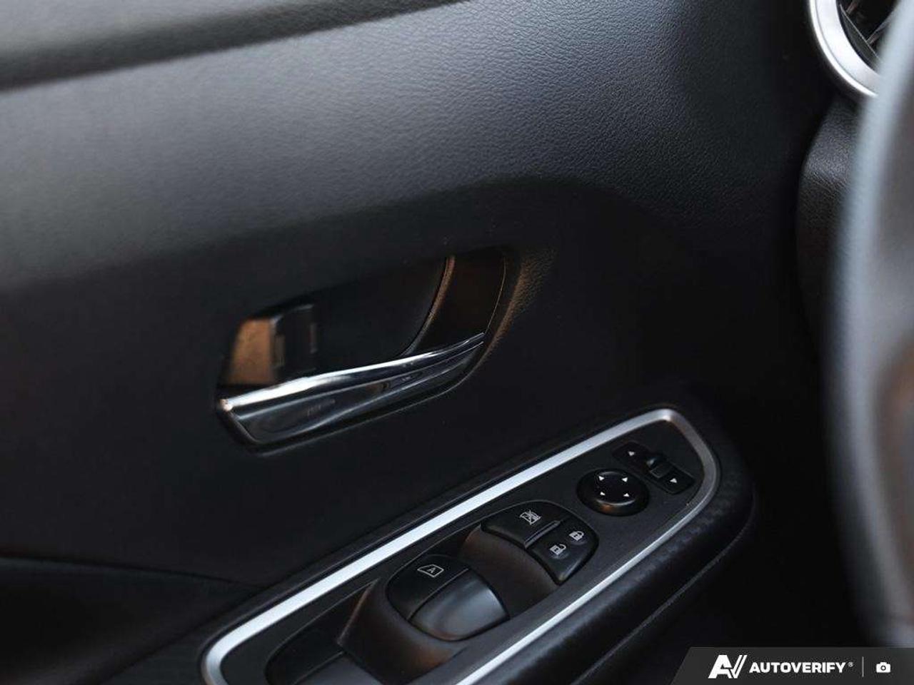 2024 Nissan Versa SR Photo
