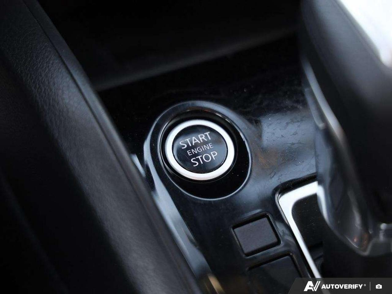 2024 Nissan Versa SR Photo