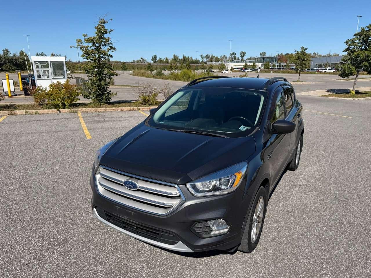 2019 Ford Escape SEL Photo0