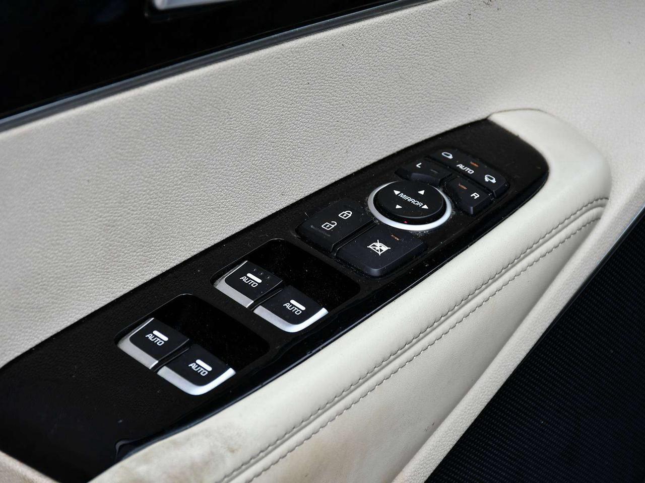 2017 Kia Sorento SX   LEATHER   SUNROOF   CAM   WINTER TIRES   ASIS Photo