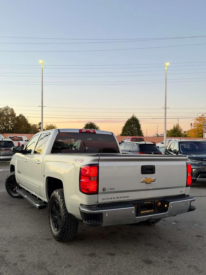 2015 Chevrolet Silverado 1500 4WD Crew Cab 143.5 LT w/1LT Photo