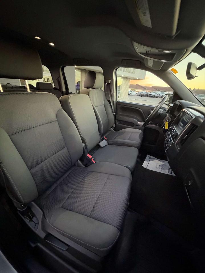 2015 Chevrolet Silverado 1500 4WD Crew Cab 143.5 LT w/1LT Photo