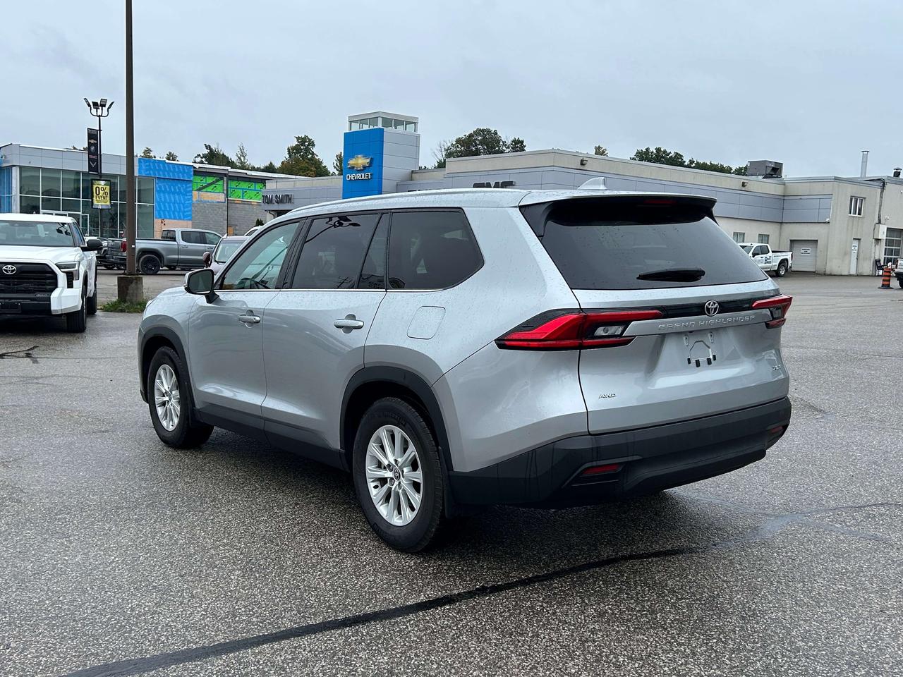 2024 Toyota Grand Highlander XLE Photo2