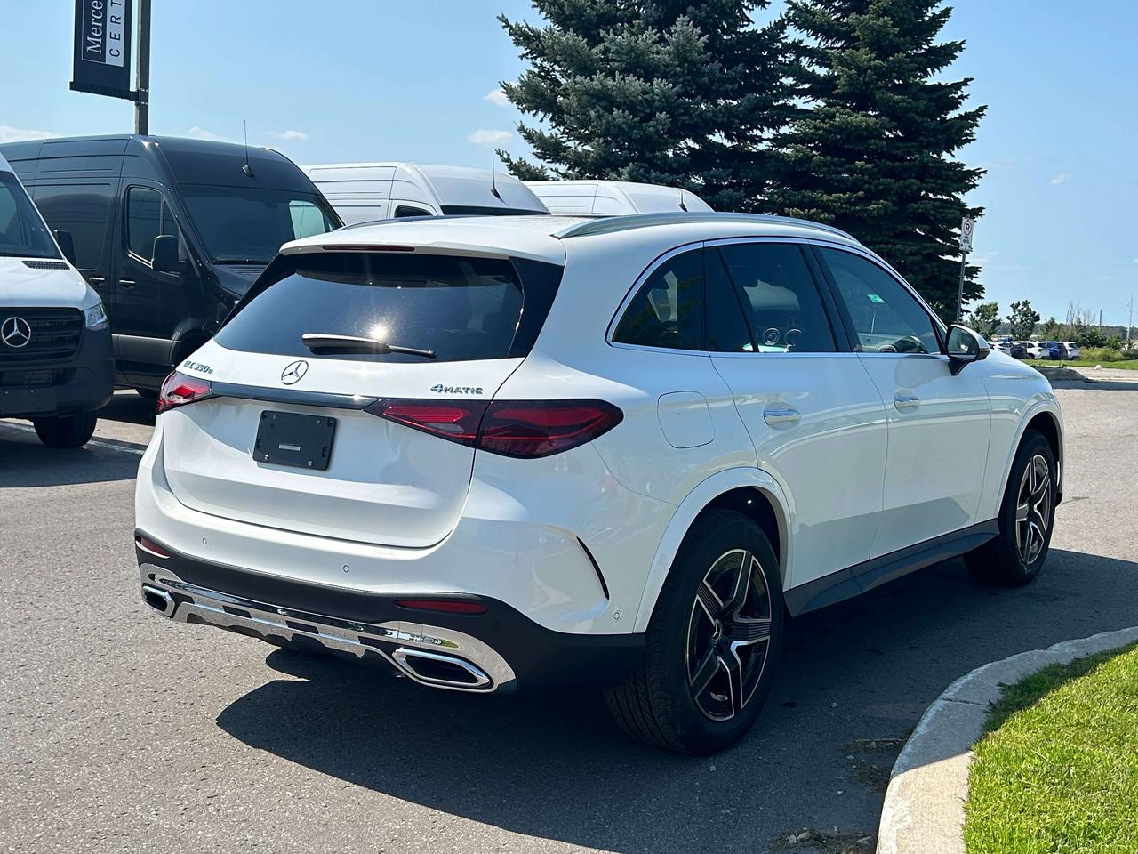 2027 Mercedes-Benz GLC GLC 350e Photo4