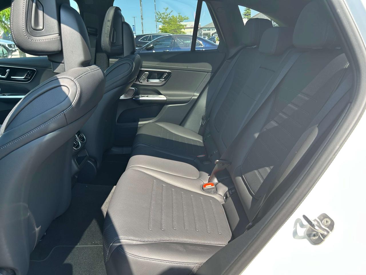2027 Mercedes-Benz GLC GLC 350e Photo