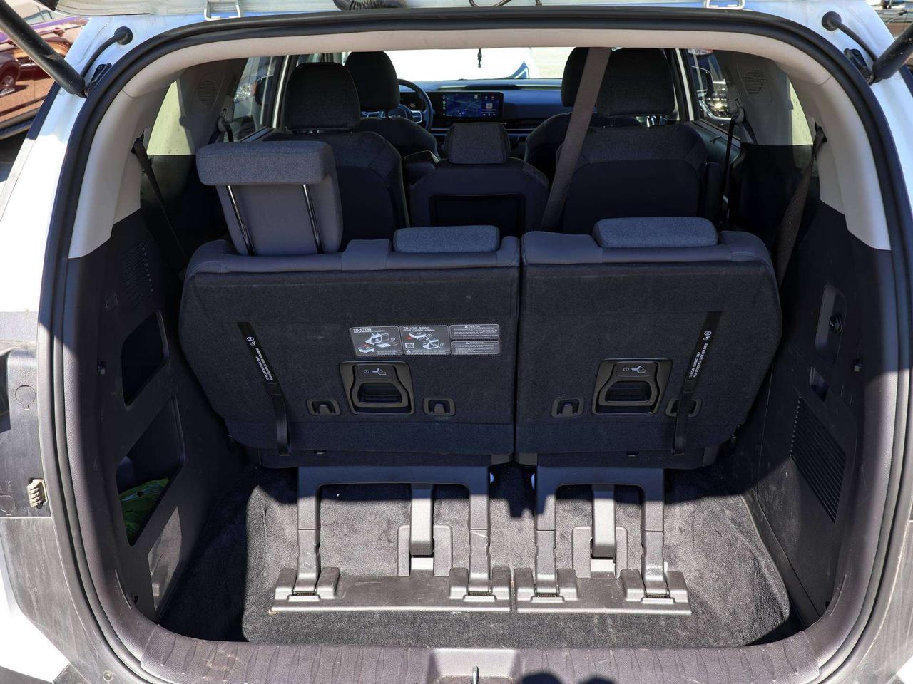 2026 Kia Carnival LX+ Photo