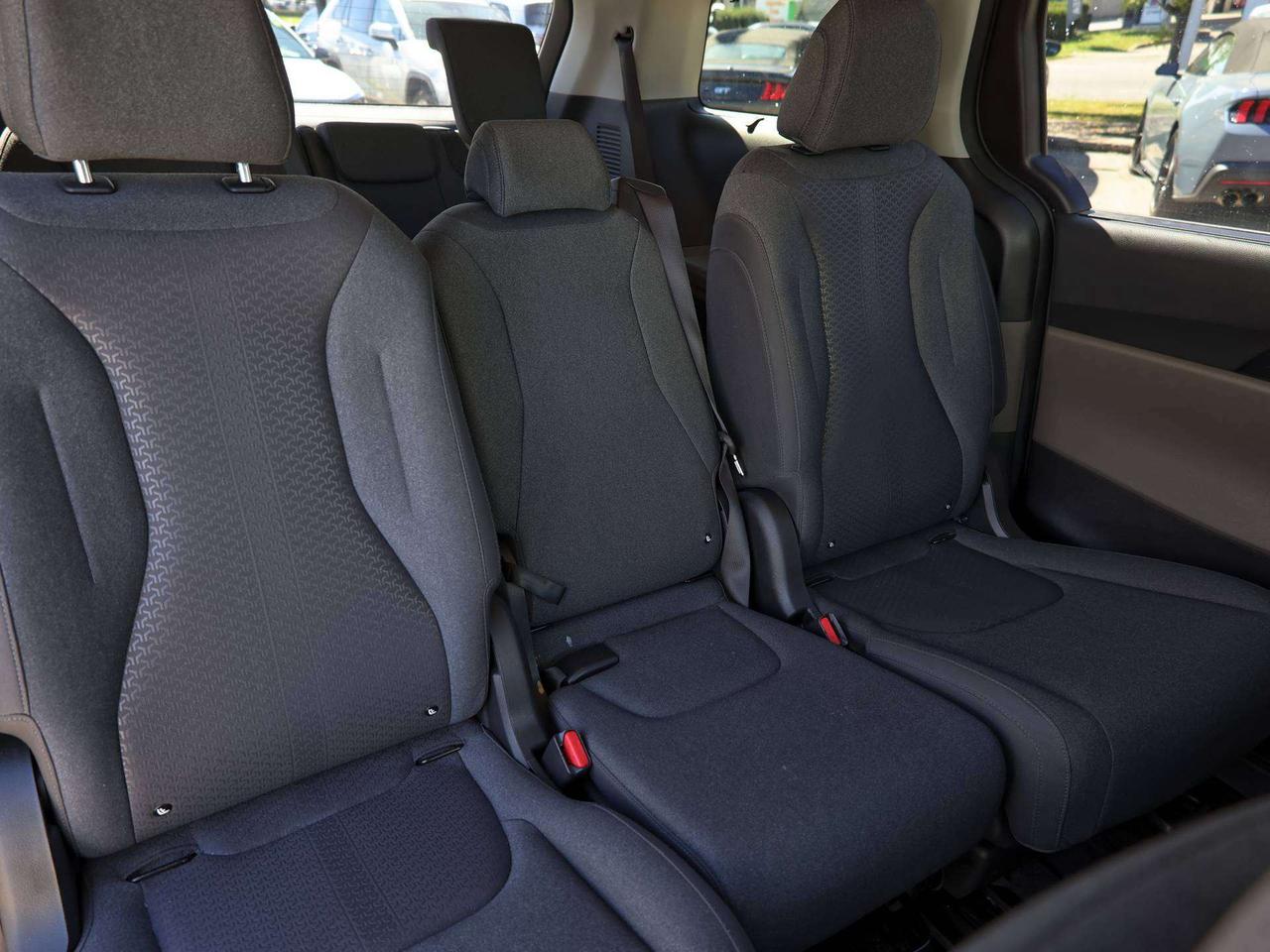 2026 Kia Carnival LX+ Photo