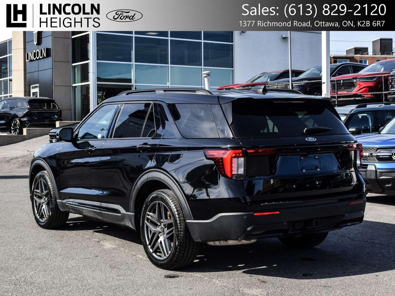 2025 Ford Explorer ST-Line Photo
