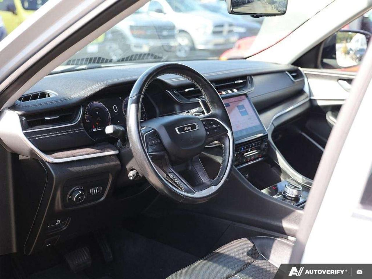 2021 Jeep Grand Cherokee 7 PASS   PANO ROOF   AWD Photo