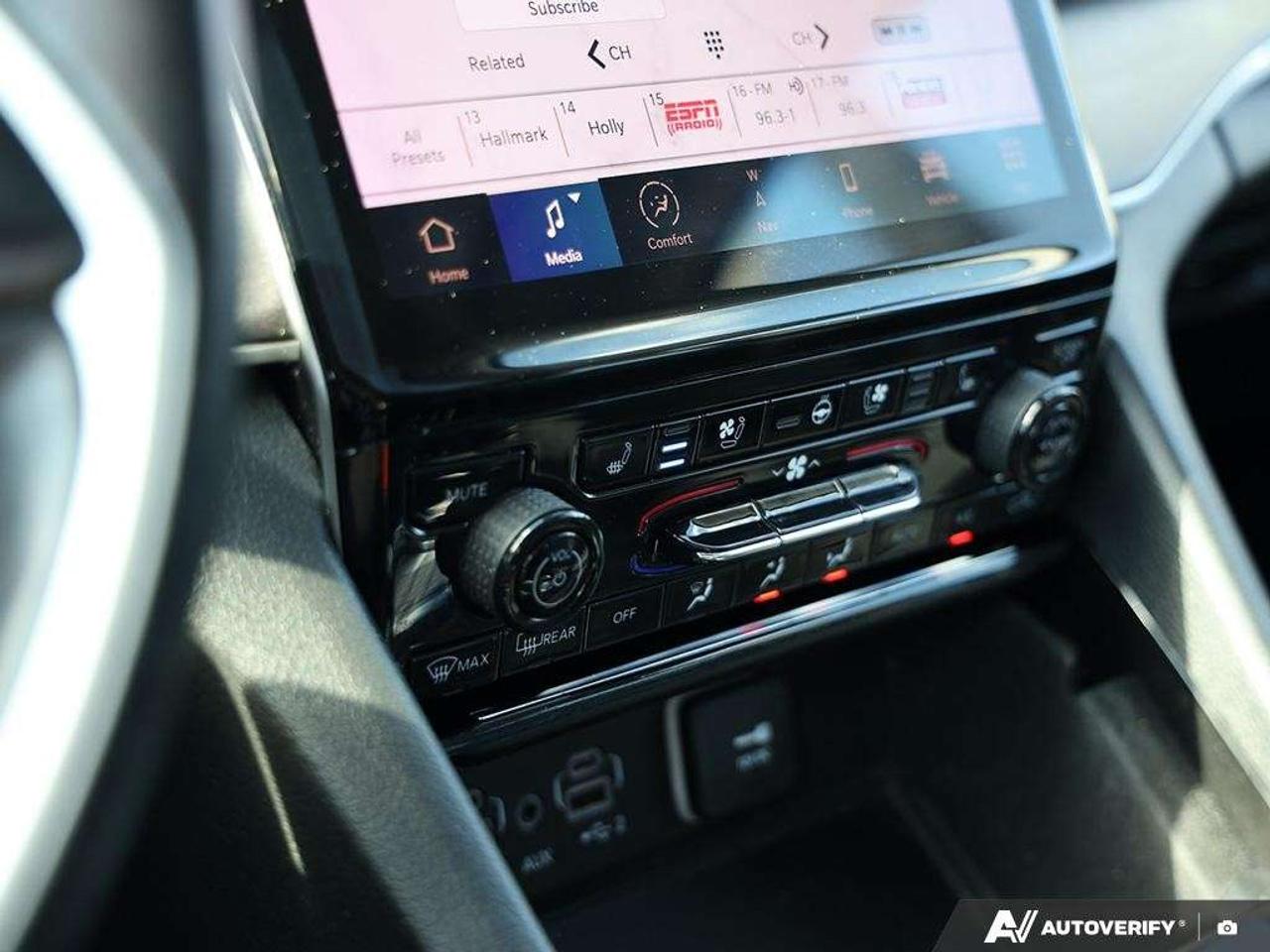 2021 Jeep Grand Cherokee 7 PASS   PANO ROOF   AWD Photo