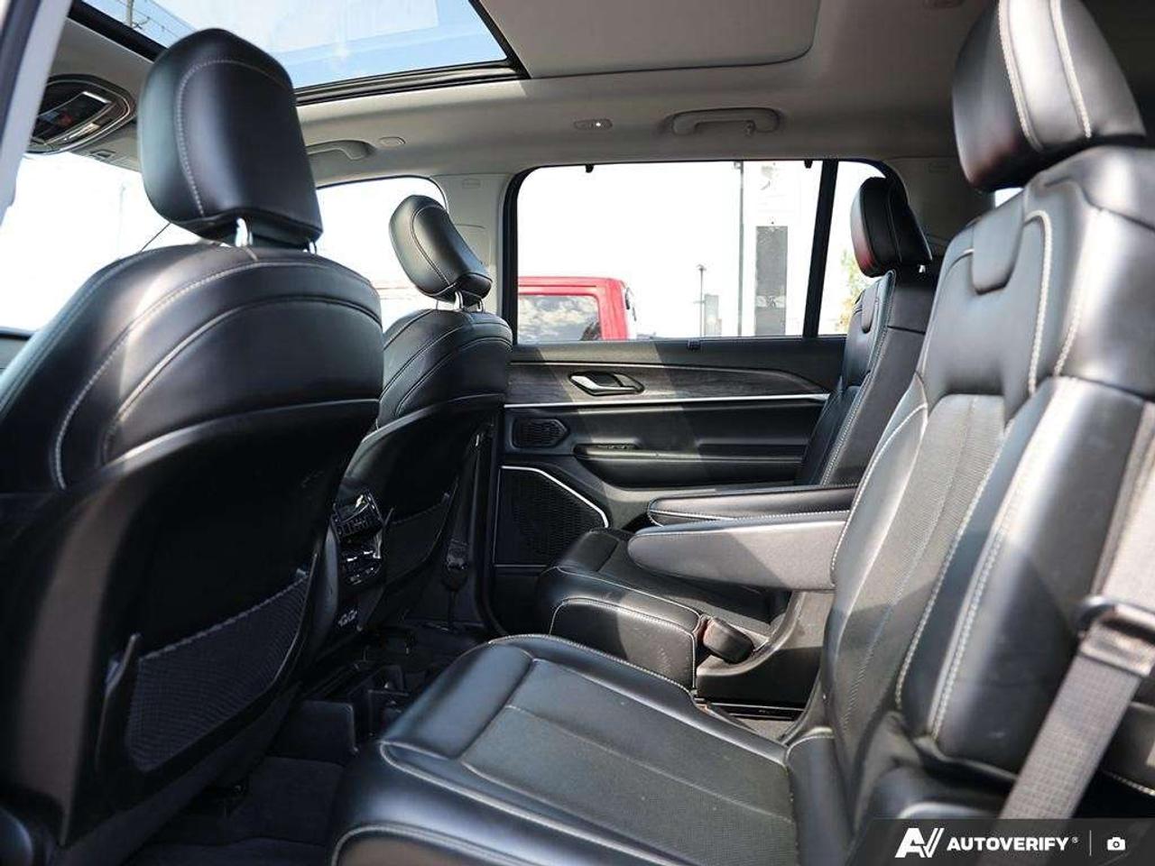 2021 Jeep Grand Cherokee 7 PASS   PANO ROOF   AWD Photo